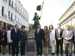 Se rindió una guardia de honor a doña Beatriz Hernández, quien fue una insigne mujer por sus ideas y fundadora de esta ciudad. ESPECIAL /