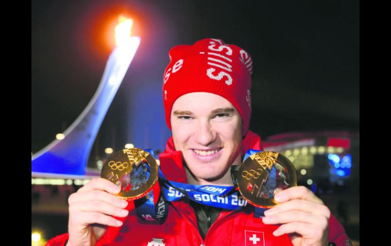 Doblete dorado. Luego de triunfar en el Skiatlón (15km clásico y 15 libres) Dario Cologna de Suiza ganó la prueba de 15 kilómetros. EFE /