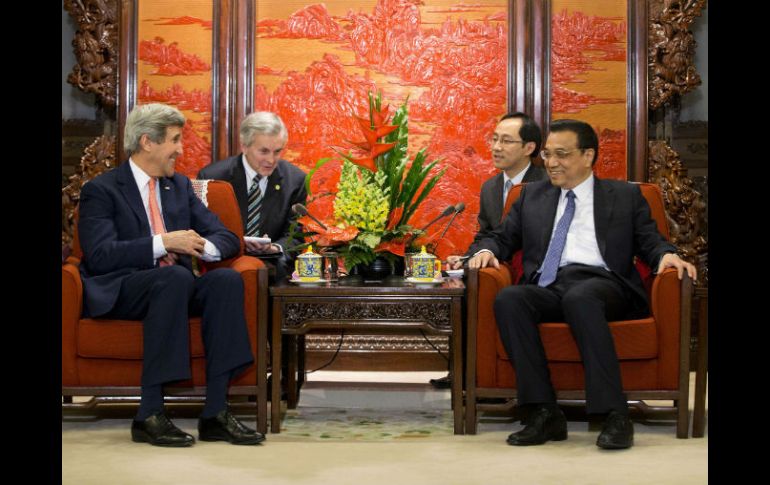 John Kerry y Li Keqiang, sus países reconocieron la necesidad urgente de adoptar medidas contra el cambio climático. AFP /