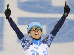 El patinador ruso, Victor An, celebra su triunfo al ganar la medalla de oro en los Juegos de Invierno de Sochi 2014. AP /