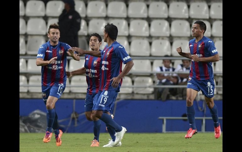 Los jugadores del Atlante celebrane l gol con el que sacaron los tres puntos de Pachuca. MEXSPORT /