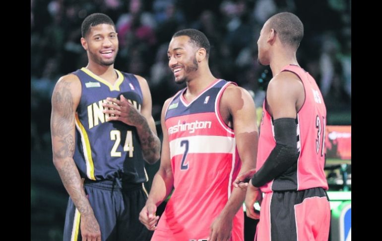 Paul George, de Indiana; John Wall, de Washington, y Terrence Ross, de Toronto ganaron el Concurso de Clavadas. AP /