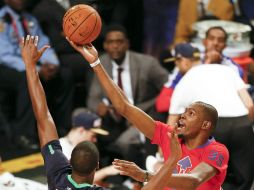 En la imagen, del equipo de la Conferencia Oeste, Kevin Durant y el jugador de la Conferencia Este Chris Bosh. EFE /