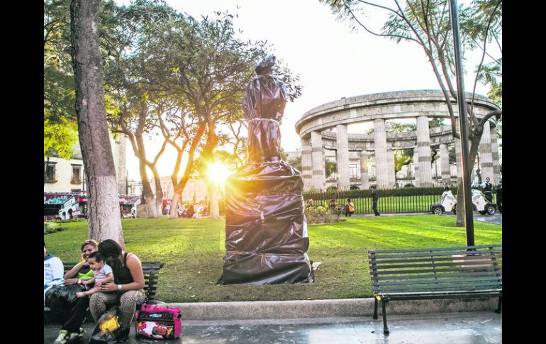 LICEO E HIDALGO. Así lucía ayer el espacio para la efigie del ingeniero Jorge Matute Remus, en el jardín de la Rotonda.  /