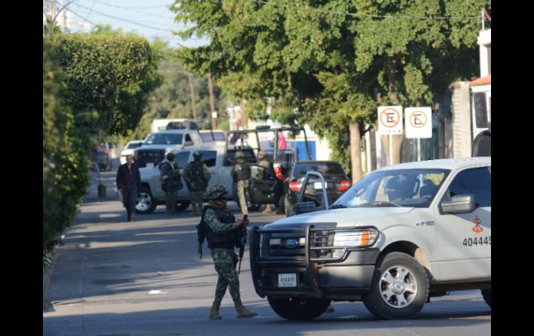 Durante el operativo se aseguraron 77 armas largas y 15 cortas 286 mil 900 pesos y cuatro mil 690 dólares. SUN /