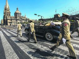 Una escolta acompañó los restos del ingeniero matute hasta la Rotonda de los Jaliscienses Ilustres.  /