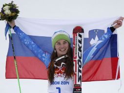 Tina Maze durante la ceremonia de premiación en Sochi. AP /