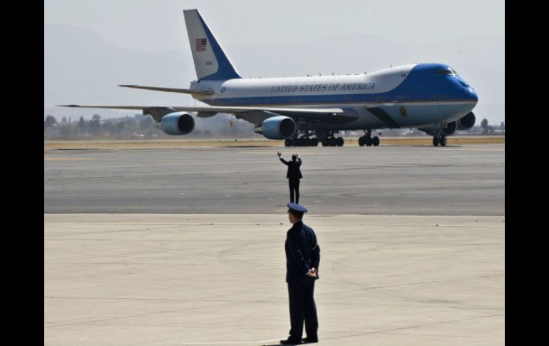 El presidente de EU, Barack Obama arribó a Toluca para participar en la Cumbre de Líderes de América del Norte. AFP /