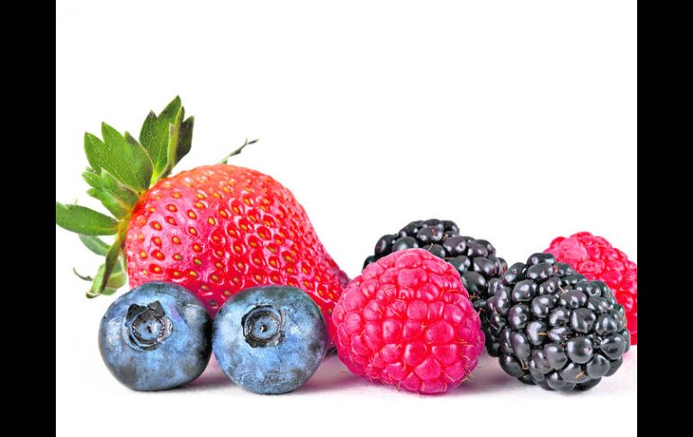 La fresa es un alimento bajo en grasas y rico en vitamina C, E y ácido fólico. ESPECIAL /