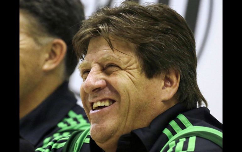 Herrera ofreció una conferencia de prensa donde comentó sobre la más reciente lista de convocados para el próximo juego de México. AP /