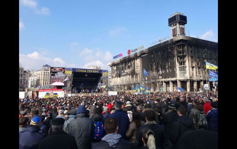 Manifestantes continúan instalados en la Plaza de la Independencia en Kiev. AFP /