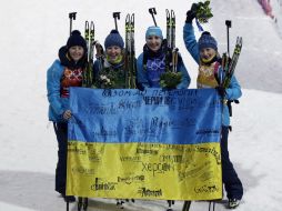 Las integrantes del equipo ucraniano celebran su primer oro en esta disciplina. AFP /