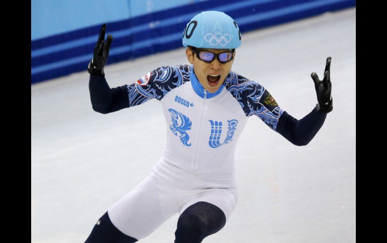 Victor An, de Rusia, conquistó el primer lugar en patinaje de Velocidad. AP /