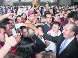 El 12 de febrero, Calderón presentó su Fundación. Afuera del recinto, hubo protestas por los miles de muertos durante su administración NTX /