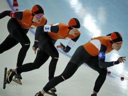 El equipo holandés estaba compuesto por Sven Kramer, Jan Blokhuisen et Koen Verweij. AP /