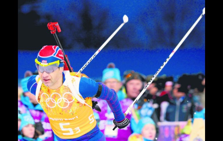 Bjoerndalen le tocó el tercer relevo de la prueba 4x7.5 km, en el cual cedió la ventaja que tenían. AFP /