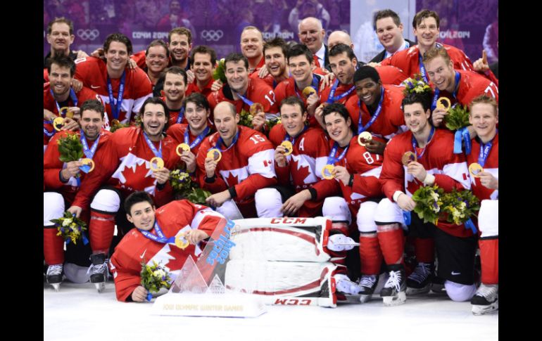 Canadá es el primer equipo en 30 años que completa invicto el torneo olímpico masculino de hockey. EFE /