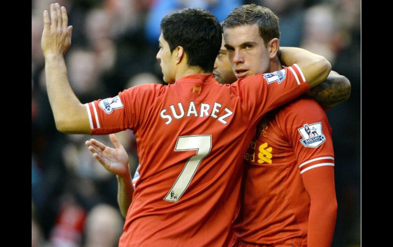 El Liverpool se aleja del Tottenham en la carrera por la cuarta plaza. EFE /