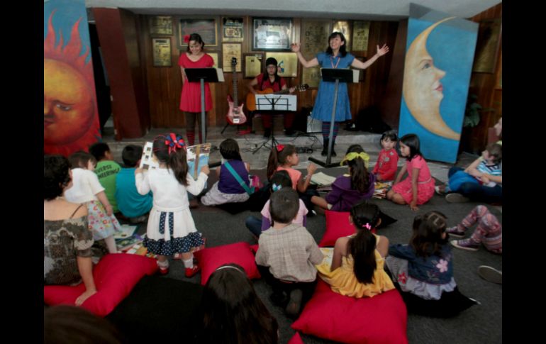 Se implementará la programación en las bibliotecas municipales de 'La hora del cuento' para los niños, niñas y sus padres. ARCHIVO /