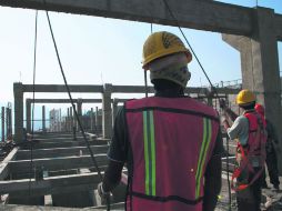 Ramiro Hernández dijo que estos desarrollos deben construirse en donde el terreno sea barato y las obras serán concluidas este año.  /