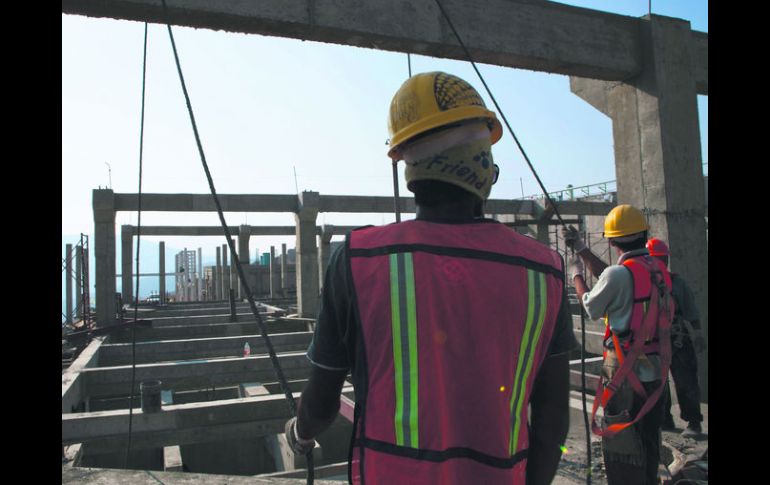 Ramiro Hernández dijo que estos desarrollos deben construirse en donde el terreno sea barato y las obras serán concluidas este año.  /