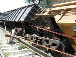 El tren transportaba tolvas cementeras y contenedores de mercancía varia. ARCHIVO /