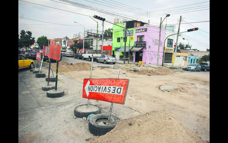 El panorama en Felipe Ángeles. Además del impacto a los comercios de la zona, los vecinos denuncian el riesgo para quienes andan a pie.  /