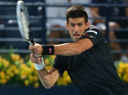 Novak Djokovic aspira a ganar su título número cinco en el Emirato. EFE /