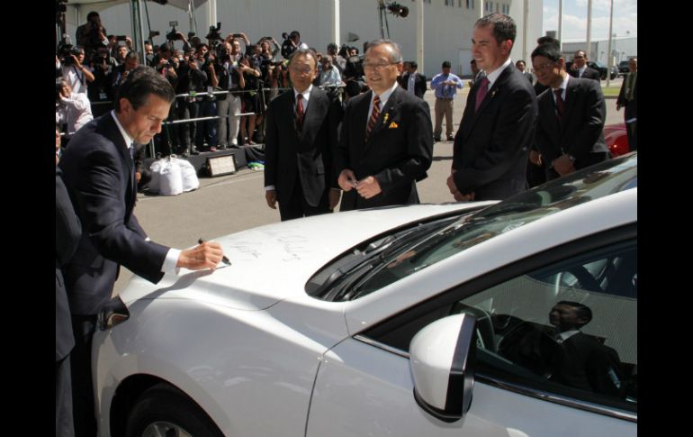 El Presidente Enrique Peña Nieto, acompañó a los directivos de la firma japonesa en la inauguración oficial del complejo. NTX /