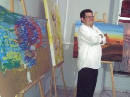 En el centro se ofrecen clases de pintura y manualidades.  /