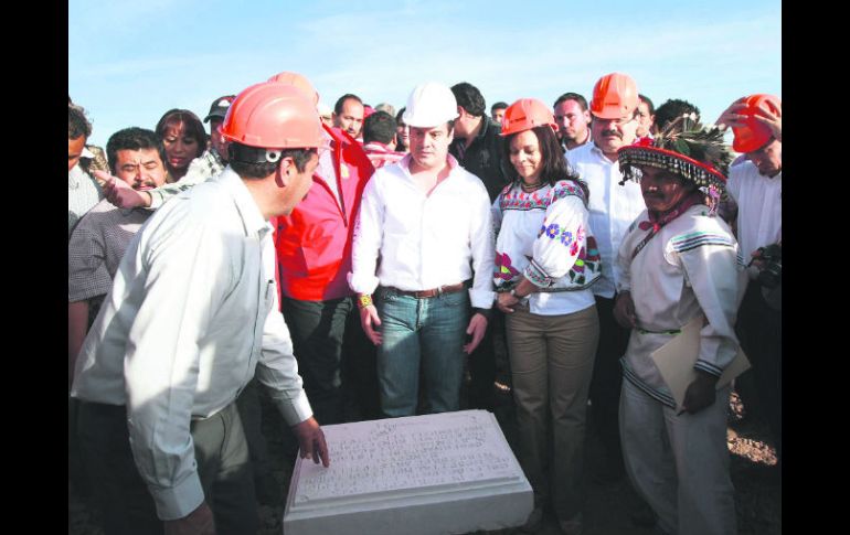 El 1 de marzo del año pasado el gobernador Aristóteles Sandoval colocó la primera piedra del Hospital Multicultural en Huejuquilla. ESPECIAL /