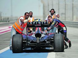 Sebastian Vettel aún no puede completar una buena sesión en los ensayos previos al inicio de la temporada 2014. AP /