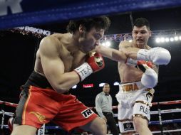 El hijo del legendario JC vence por decisión unánime a ''el Guerrero'' Vera, en la revancha del campeonato Continental de boxeo. AP /