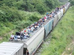 Las personas que arriban por la frontera sur lo hacen dejando de lado su seguridad. ARCHIVO /