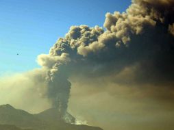 El volcán está a 50 kilómetros al sur de la capital. AFP /