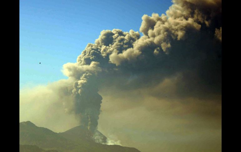 El volcán está a 50 kilómetros al sur de la capital. AFP /