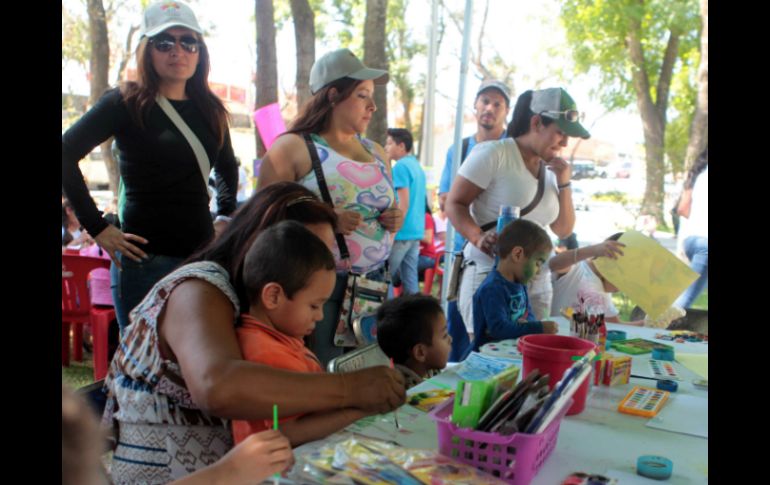 Madres e hijos convivieron realizando diversas actividades para fortalecer lazos familiares.  /