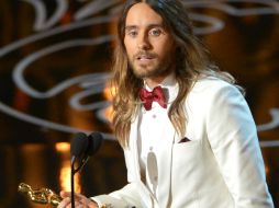 Jared Leto ganó el Oscar a mejor actor de reparto y dedicó el premio a su familia. AP /