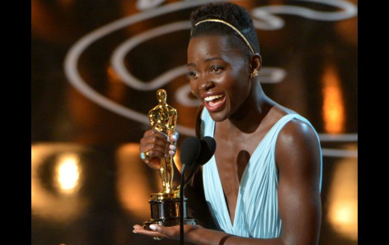 Lupita agradeció a Steve McQueen, director de ''12 años esclavo''. AP /