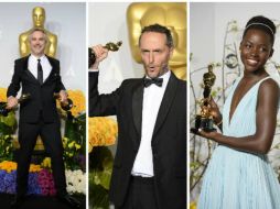 Los tres mexicanos celebran por lo alto su triunfo en los Oscar. ESPECIAL /