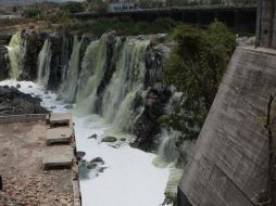 La meta del sexenio del Ejecutivo es es evitar que entre  más agua residual doméstica a la corriente del Río Santiago. ARCHIVO /