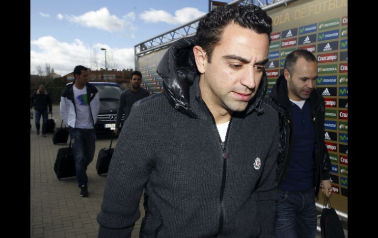 Xavi Hernández (Izq) a su llegada a la Ciudad del Fútbol de Las Rozas, de cara al partido amistoso del próximo miércoles contra Italia. EFE /