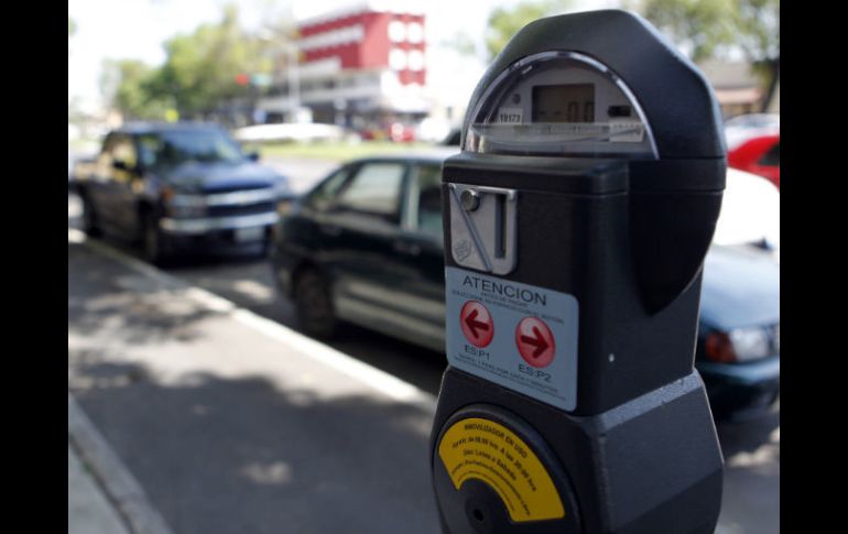 MetroMeters tiene el usufructo del servicio de estacionamiento en la vía pública regulada por estacionómetros hasta el año 2021. ARCHIVO /