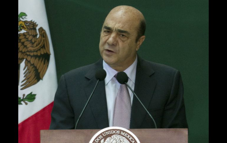 Jesús Murillo Karam señala que por los delitos de la empresa están en riesgo los trabajadores y operación de Pemex. NTX /