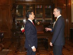 Enrique Peña Nieto recibe a Eric Garcetti en la residencia oficial de Los Pinos en la Ciudad de México. EFE /