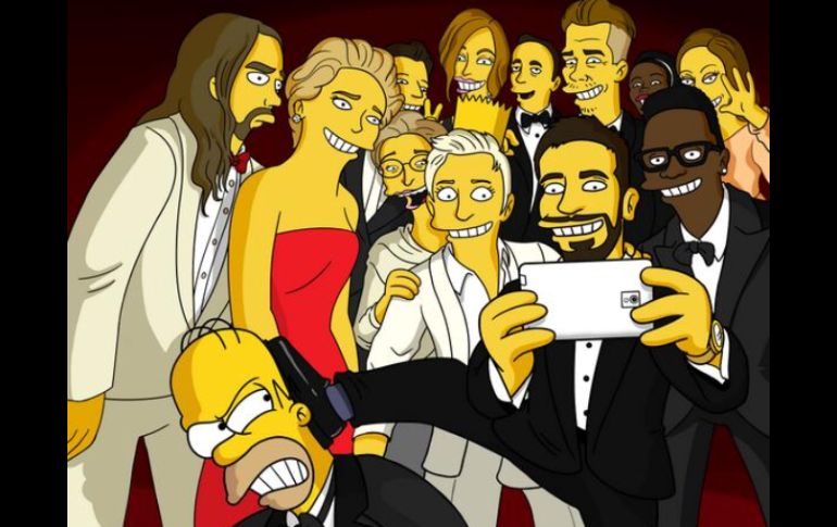 Homero Simpson, es pisado por Bradley Cooper para alcanzar una mejor toma de la foto. ESPECIAL /