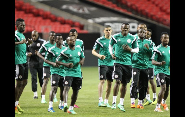 La selección de Nigeria, realiza su entrenamiento previo al partido del miércoles. NTX /