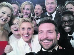 Popular. El 'selfie' de Ellen DeGeneres, donde aparecen figuras de Hollywood, y con el que la red social Twitter sufrió un colapso. ESPECIAL /