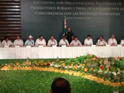 El Presidente Peña Nieto se encuentra con organizaciones nacionales de productores rurales. TOMADA DE @SAGARPA_mx  /