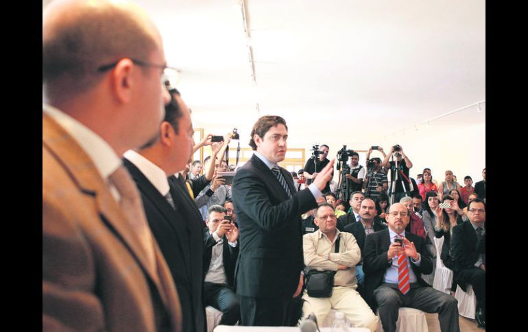 Al frente. Alberto Orozco (centro) rinde protesta como director del Instituto Metropolitano de Planeación.  /